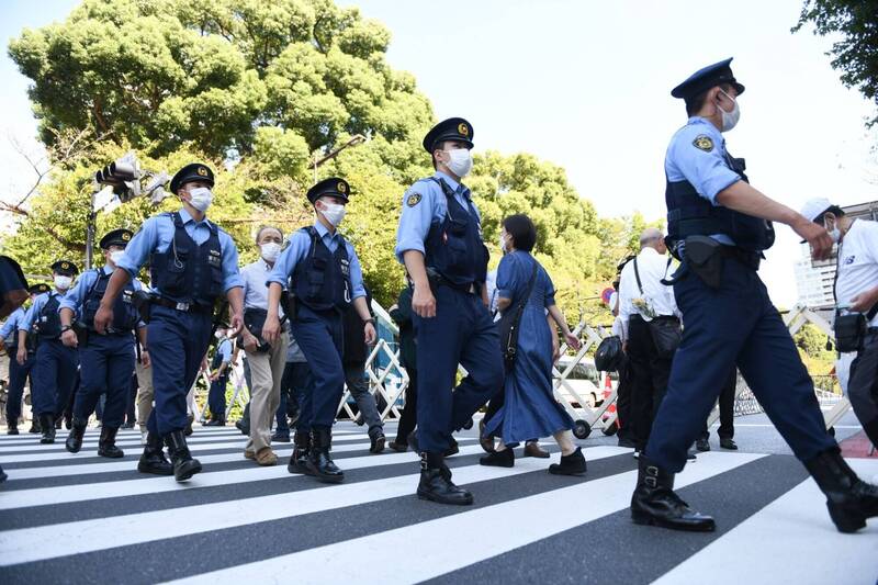 日本已故首相安倍晋三国葬后，警方发生4把手枪一度丢失的离谱情况。安倍国葬现场警察示意图。（彭博）(photo:LTN)