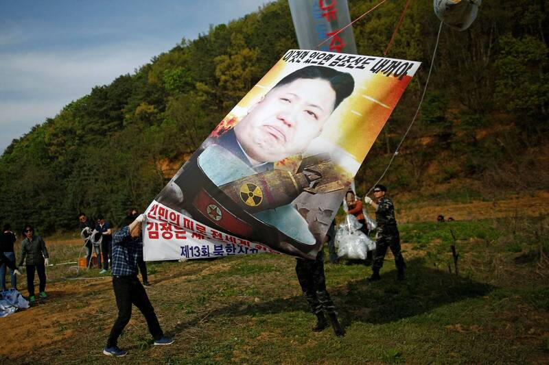 南韩脱北者组织「自由北韩运动联盟」多次以气球向北韩空投反金正恩文宣，此为2021年空投照。（路透）(photo:LTN)