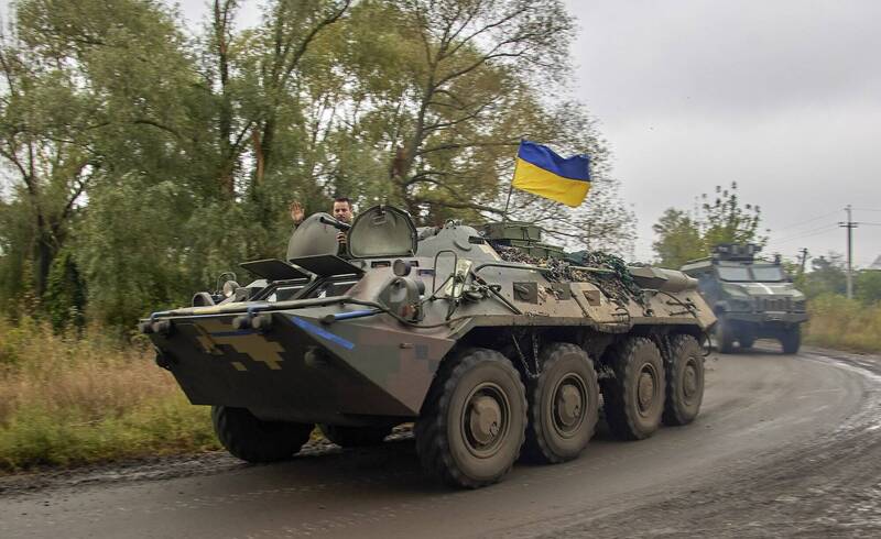 乌军收复利曼东方的托尔斯克村。图为乌军装甲车。（欧新社）(photo:LTN)