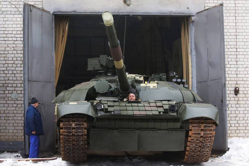 捷克民众近期发起募资计画，成功募集超过130万美元，将购买一辆经过现代化改造的T-72战车送往乌克兰。图为T-72战车。（路透）(photo:LTN)