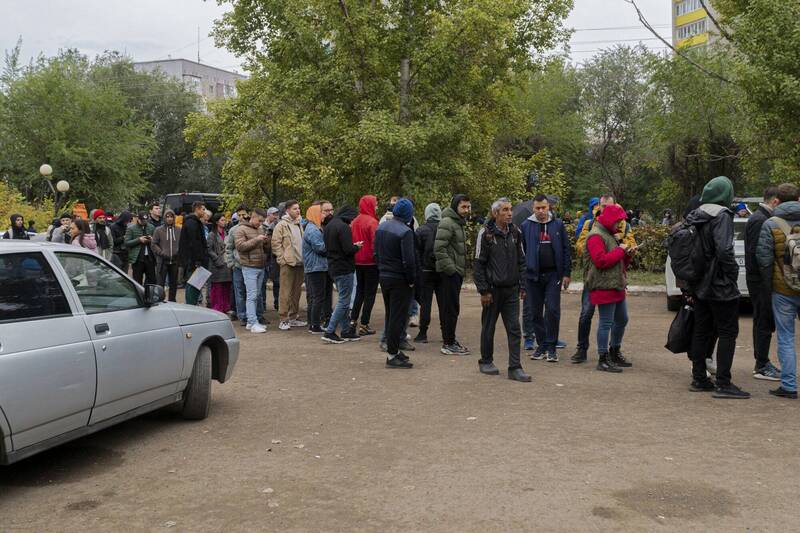 在宣布局部动员令后的近两週以来，超过70万名俄罗斯人出境，其中有20万前往哈萨克。（美联社）(photo:LTN)