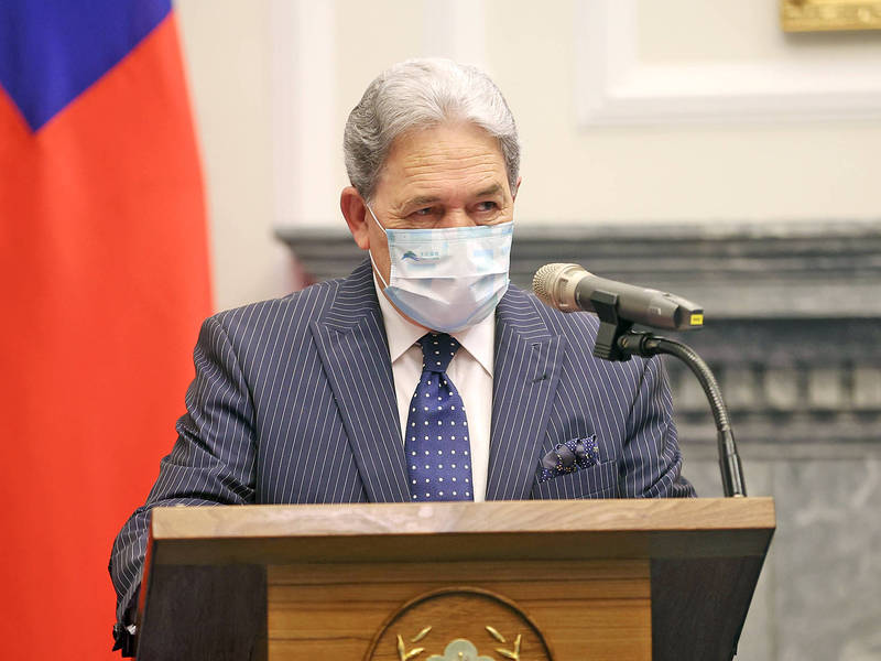 Former New Zealand deputy prime minister Winston Peters speaks at the Presidential Office in Taipei yesterday.
Photo: CNA