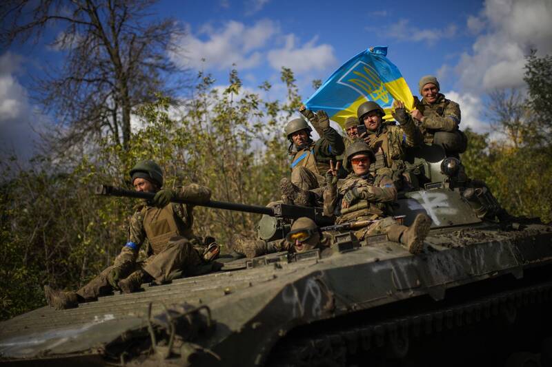 乌克兰大反攻不断告捷，军方宣布在不到1週的时间内，已重新夺回赫尔松超过400平方公里的领土。（美联）(photo:LTN)