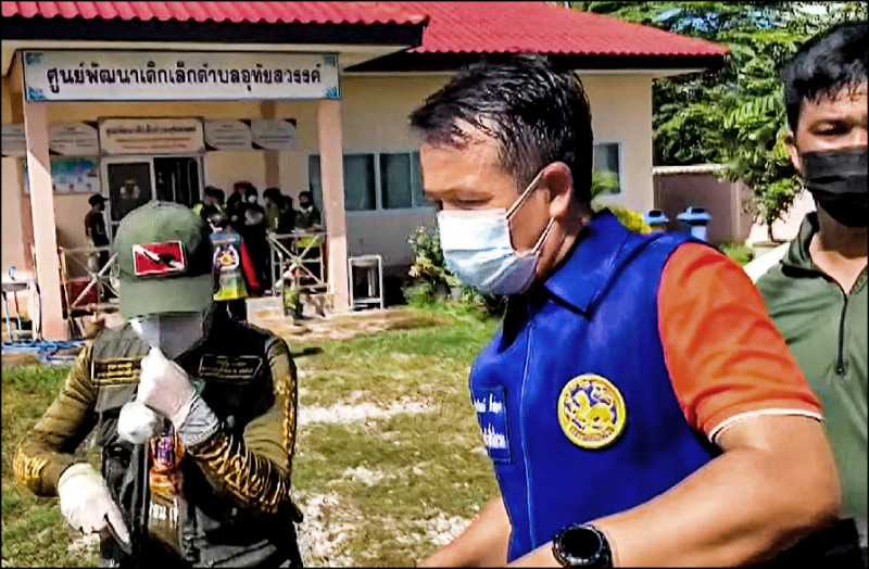 泰国警方在发生枪击案的幼儿园调查。（法新社）(photo:LTN)