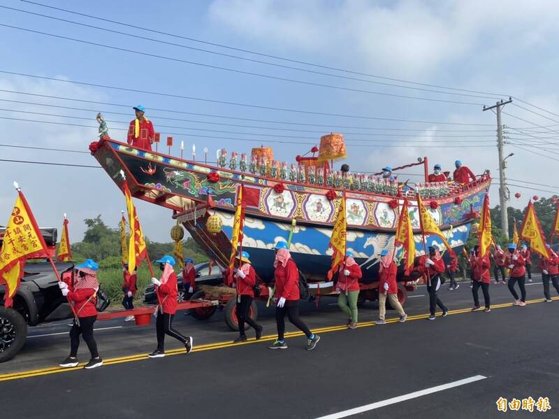 麥寮王船祭今起徒步遶境麥寮3天。（記者詹士弘攝）