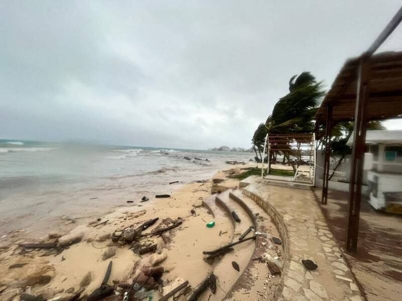 热带风暴朱莉娅已于昨8日晚间变成飓风，正朝着尼加拉瓜加勒比海岸前进。此图为哥伦比亚圣安德烈斯岛。（法新社）(photo:LTN)