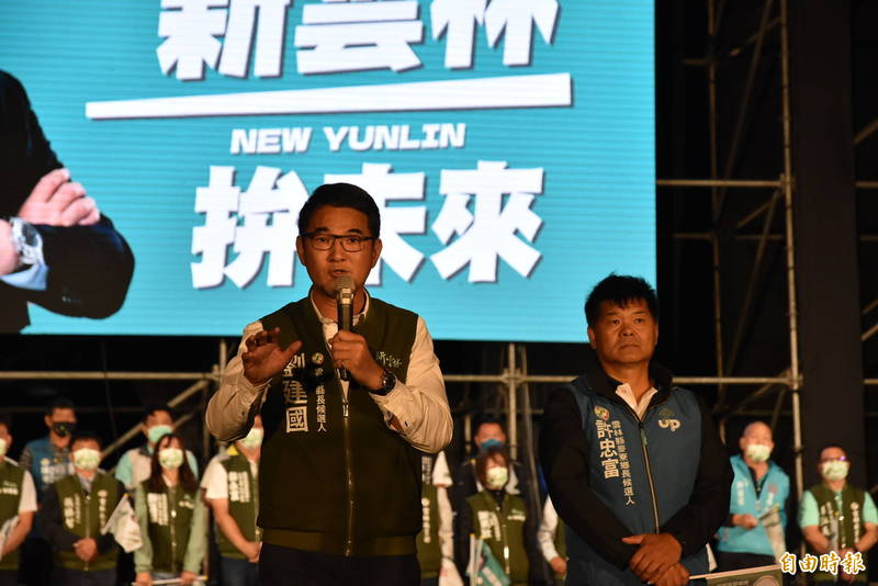 民進黨雲林縣長參選人劉建國與麥寮鄉長參選人許忠富麥寮聯合競選總部今天晚上成立，劉建國懇親鄉親讓他與民進黨提名鄉鎮市長參選人機會一起打造新雲林。（記者黃淑莉攝）