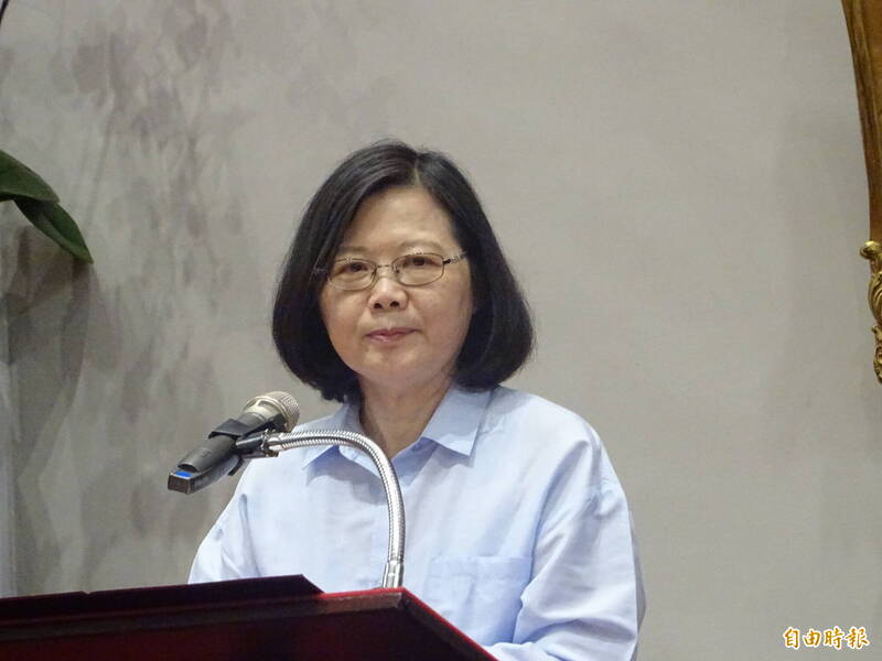 蔡總統接見十大傑出青年當選人籲挺18歲公民權修憲複決，讓台灣變成更好、更堅韌的國家。（資料照）