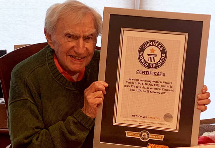 美国老翁塔克获金氏世界纪录认证为全球最年长执业医生，他目前100岁了仍然在为病患看诊。（图撷自Guinness World Records网站）(photo:LTN)