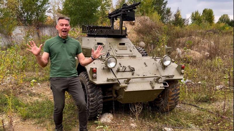 近日社群媒体上流传一辆英军于冷战时期使用的「雪貂Mk1（FerretMk1）」装甲侦察车被送至乌克兰服役，引起网友关注。（图撷取自 Ukraine Weapons Tracker 推特）(photo:LTN)