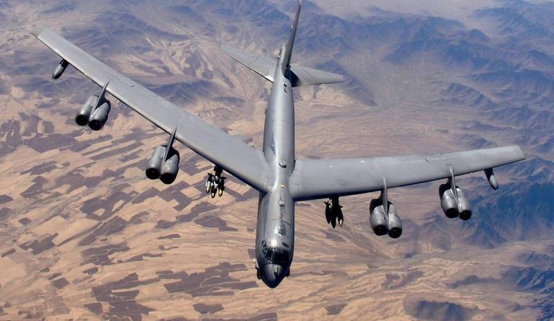 北约17日展开行年度核武演习「坚定正午」（Steadfast Noon），美军出动可携带核武的B-52轰炸机参演。图为图为B-52同机型军机。（路透）(photo:LTN)