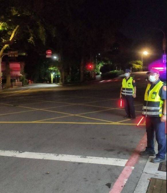 十月獵戶座流星雨美麗現身，明日晚間起陽明山相關道路交管。（記者劉慶侯翻攝）