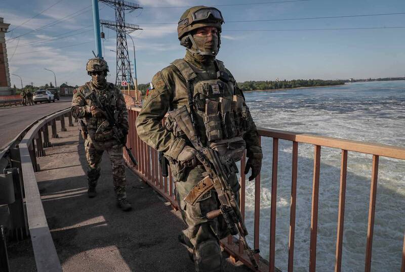 俄罗斯可能炸毁位在新卡霍夫卡（Nova Kakhovka）的水坝，借以嫁祸乌军，同时掩护俄军撤退。（欧新社）(photo:LTN)