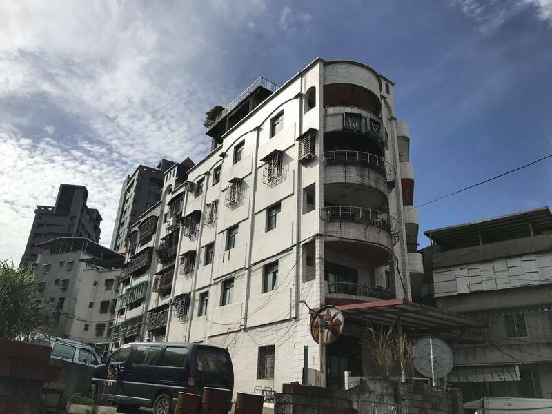 新北市泰山區明志路海砂屋歷經921地震已不堪入住。（新北市政府都市更新處提供）