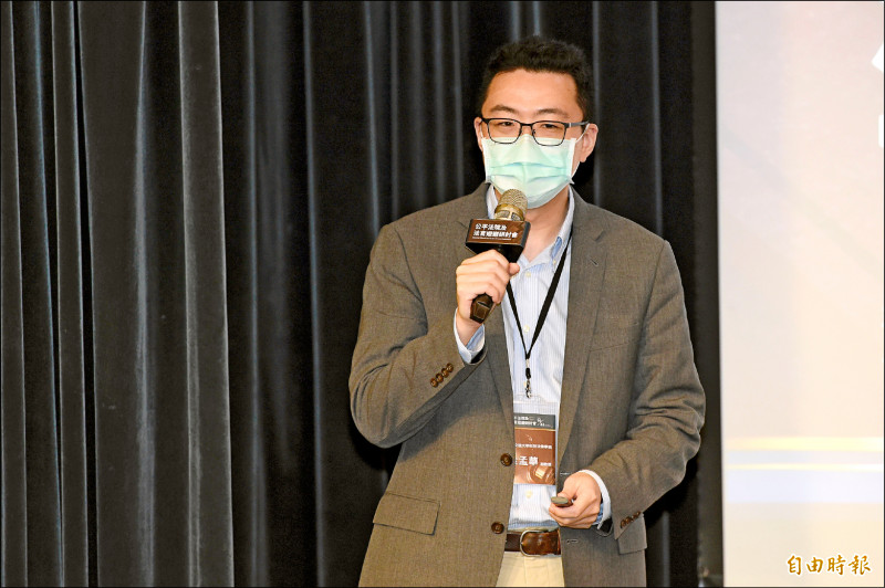 「公平法院及法官迴避研討會」22日在集思台大會議中心舉行,圖為陽明交通大學科技法律學院副教授金孟華。(記者叢昌瑾攝) 「公平法院及法官迴避研討會」22日在集思台大會議中心舉行,圖為陽明交通大學科技法律學院副教授金孟華。(記者叢昌瑾攝)