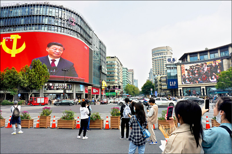 英國劍橋大學與民調公司「輿觀」對25國民調，中國的聲譽快速惡化，北京若武力犯台，許多國家過半數民眾願意以某種形式對台伸出援手。（美聯社）