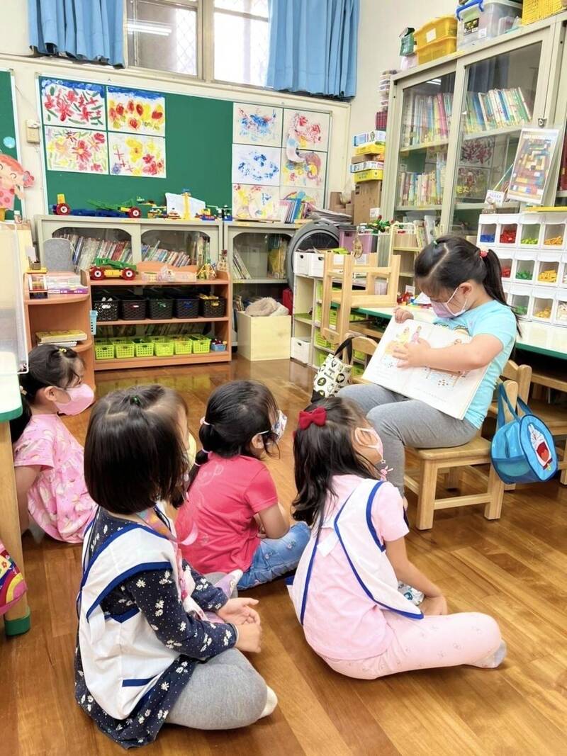 高雄市支持年輕家庭育兒，3年公共化幼兒園增360班。（圖教育局提供）