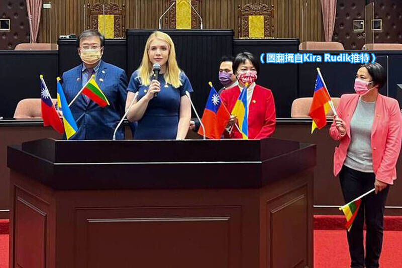 ウクライナ議会の友台グループのメンバーであり、声党党首のルディクは25日、立法院を訪問した。 (キラ・ラディクのツイッターからの写真です。 本紙合成)