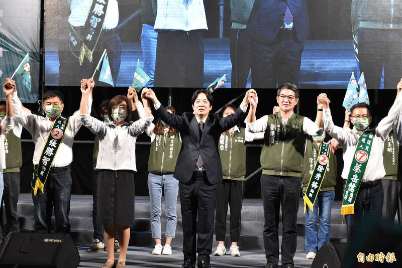 副總統賴清德今天到北港為民進黨雲林縣長候選人劉建國、北港鎮長候選人張勝智及其他候選人站台助選，請託鄉親11月26日一定要出來投票，支持民進黨提名候選人。（記者黃淑莉攝）