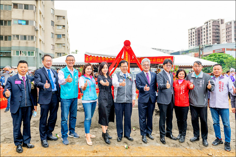 桃園市長鄭文燦出席八德長榮醫院動土典禮。（記者周敏鴻攝）