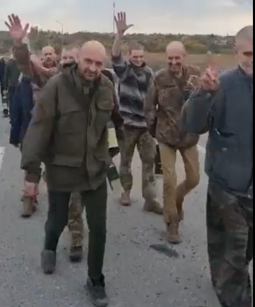 有消息指出，俄乌双方又进行了一次换俘，俄国释放了52名乌军人员。（图撷取自推特）(photo:LTN)
