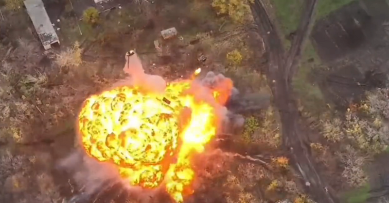 战车被「开罐头」产生大爆炸。（图撷取自推特）(photo:LTN)