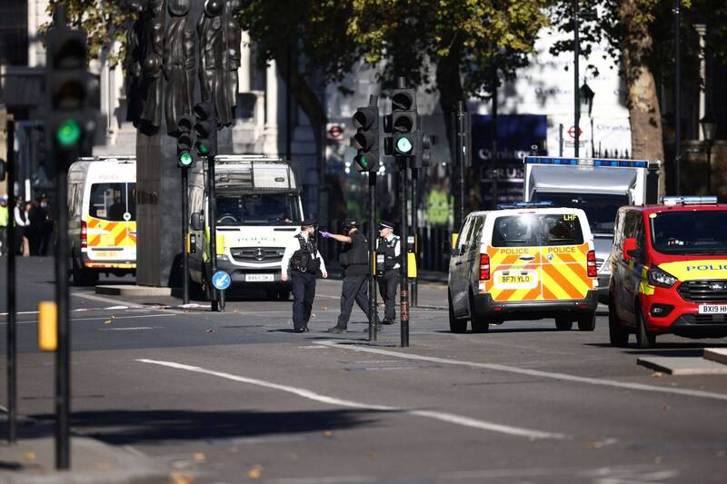 英国伦敦南部枪击案造成2名男子丧命，警方尚未逮捕兇嫌。伦敦警察示意图。（路透）(photo:LTN)
