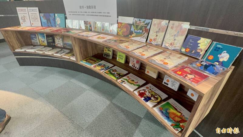 屏東大學舉辦屏東文學展。（記者羅欣貞攝）