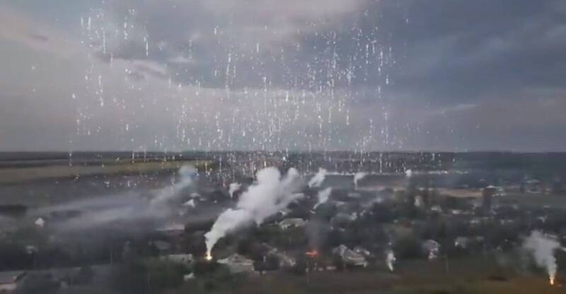 俄军以「白磷弹」轰炸巴赫穆特（Bakhmut）。（图撷取自推特）(photo:LTN)