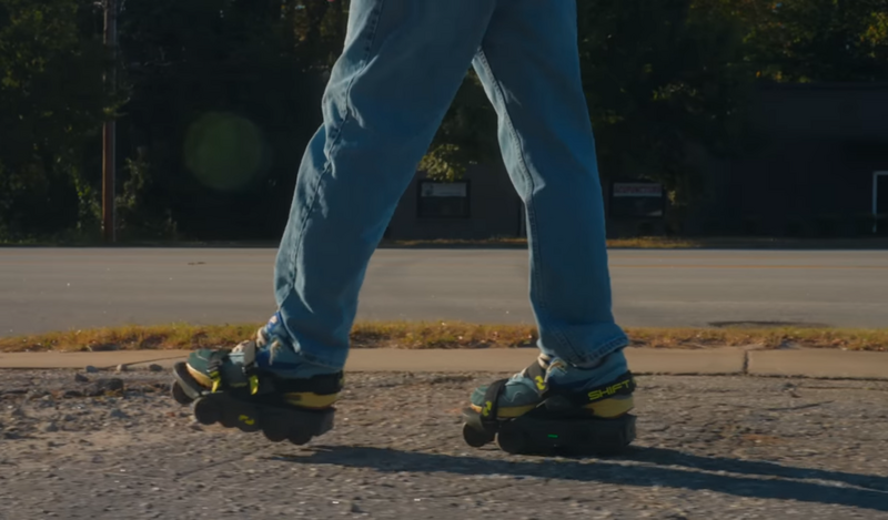 宾州匹兹堡（Pittsburgh）的「机器人与工程」新创团队Shift Robotics，日前推出一款号称穿上后可将步行速度提升至250％的电动鞋，名为「月球漫步鞋」。（图撷取自Shift Robotics YouTube）(photo:LTN)