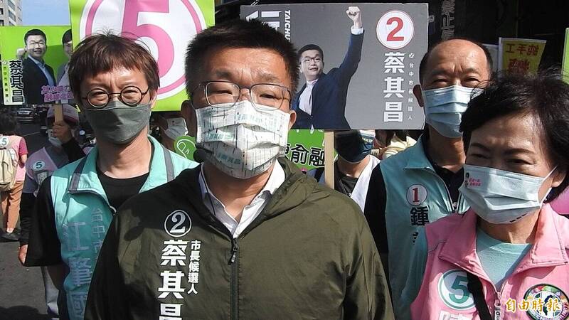 蔡其昌指中捷藍線變更車站，新的車站附近土地，為「國民黨特定人物、家族」所擁有，市府至今尚未說明釋疑。（記者張瑞楨攝）