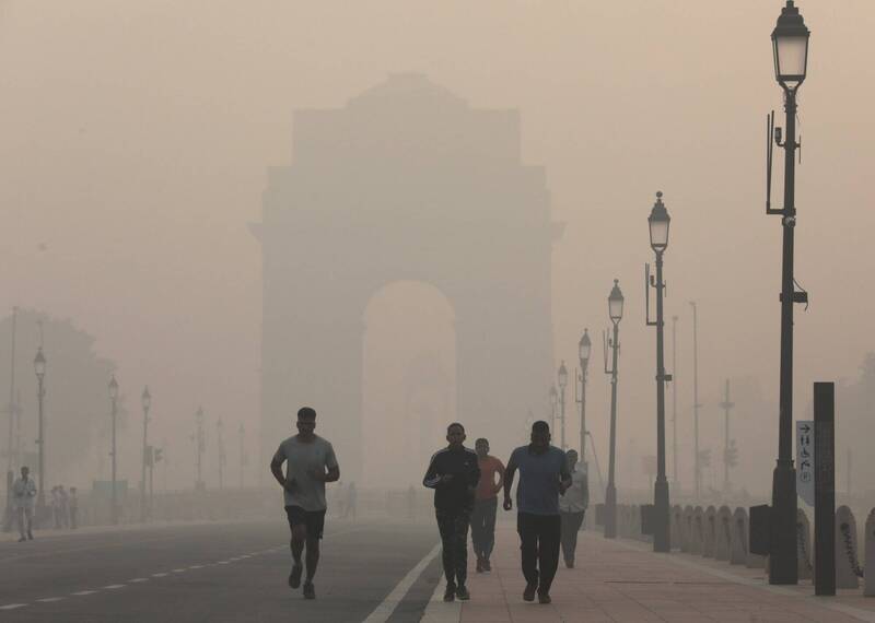 印度近日空污状况相当严重，许多家长要求政府停课，避免学生暴露在空污当中。（欧新社）(photo:LTN)