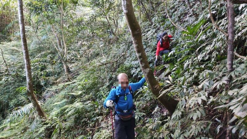 周男唐麻丹-八仙山半迷路，等到上午才求援。（記者歐素美翻攝）