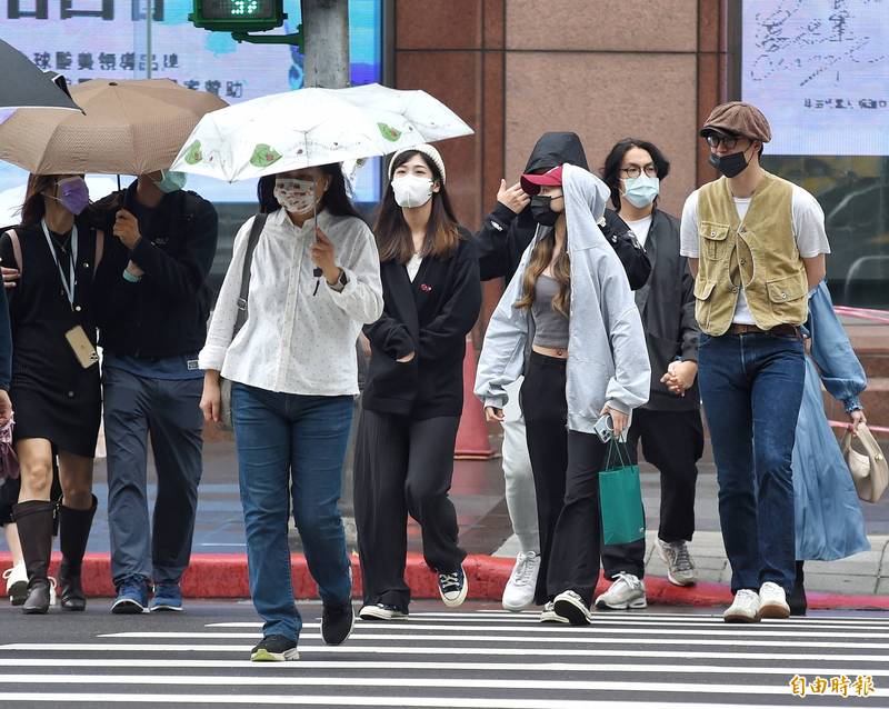 明天（9日）北部、東部降雨機率高，西半部為多雲天氣。（資料照）