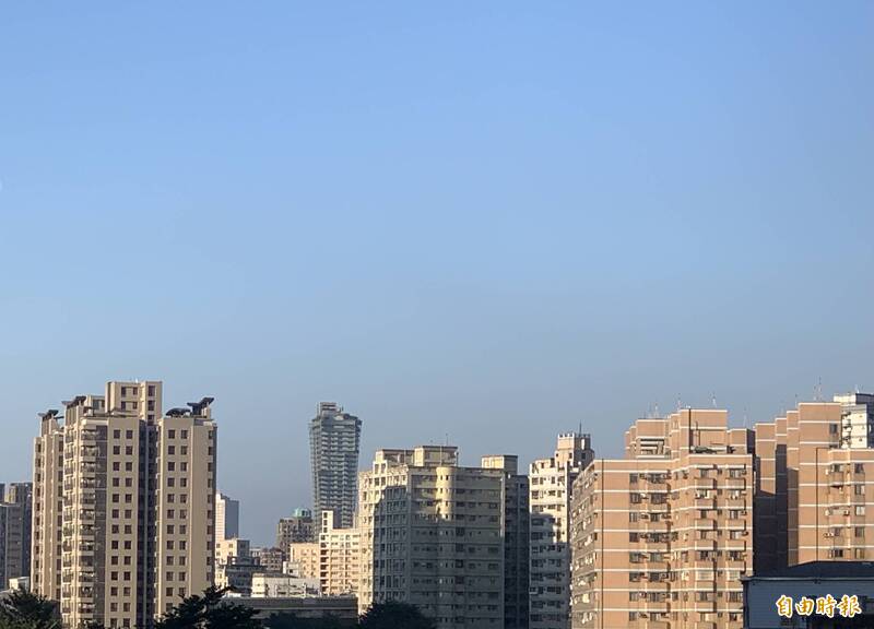 中部及雲嘉南近日空品亮不佳，中市亮橘燈。（記者蔡淑媛攝）