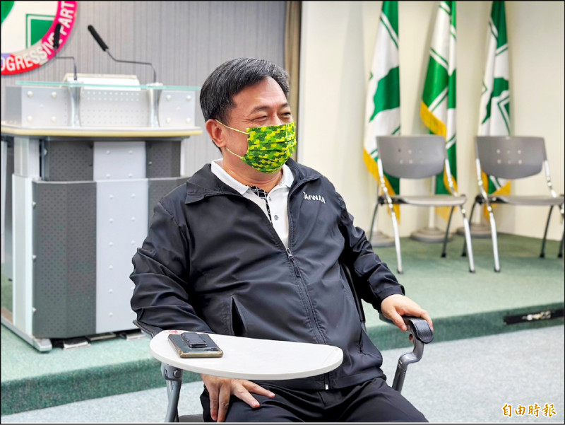 民進黨秘書長林錫耀受訪表示，七名參選縣市長的立委都不會辭職，要打正規戰，爭取認同。（記者陳昀攝）