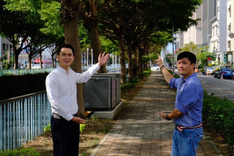 跨黨派進步連線，民進黨竹北市長候選人鄭朝方（後）偕無黨籍竹北市民代表候選人陳禹同（前）發表竹北豆仔埔溪藝術光廊政見。（鄭朝方團隊提供）