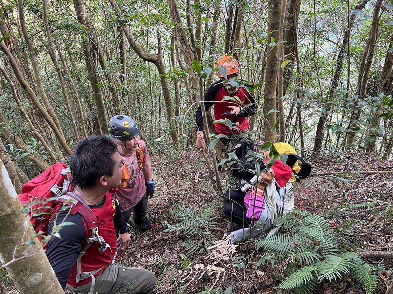 驚魂17小時 登尖石北德拉曼步道迷路婦 這樣做 獲救 社會 自由時報電子報