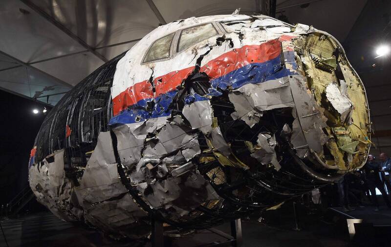 2014年7月17日，马来西亚航空MH17航班在飞过乌俄边境时，遭到飞弹击落，机上人员全数罹难，是21世纪死亡人数最多的空难（法新社）(photo:LTN)
