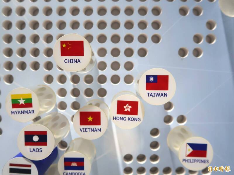 2022年APEC年会在曼谷进行中，今年APEC大会佈展中一处企业看板出现我国国旗，且与中国等多国国旗并置。（记者吕伊萱摄）(photo:LTN)