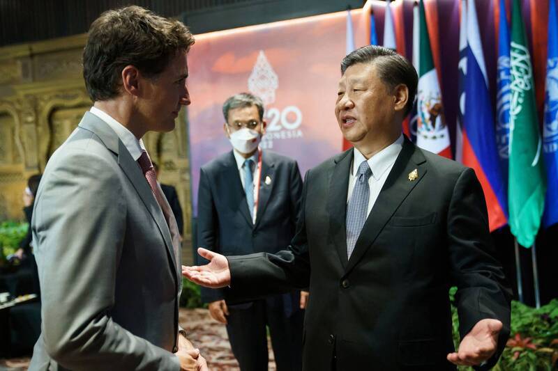 中国国家主席习近平（右）向加拿大总理杜鲁道表达不满。（路透）(photo:LTN)