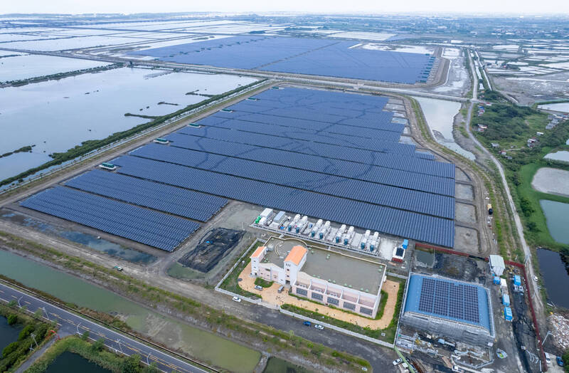 [新聞] 鹽田光電場喜見黑面琵鷺 能源建設兼顧生態保育 - 看板 Tainan - 批踢踢實業坊