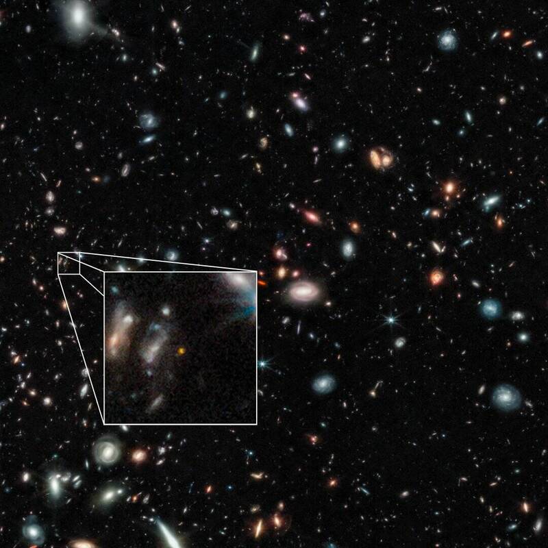 韦伯太空望远镜在「阿贝尔2744」星系团（Abell 2744）外围区发现的两个此前未曾被发现的古老星系。（法新社）(photo:LTN)