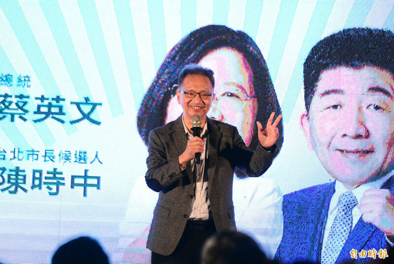 衛福部長薛瑞元今晚到北投七星公園，為民進黨台北市長候選人陳時中「阿中廟口講」助講。（記者王藝菘攝）