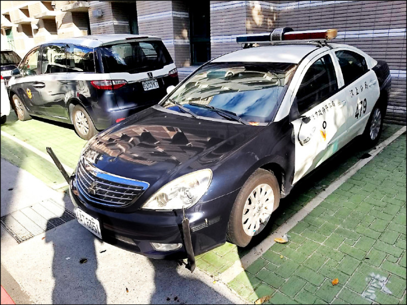 警察勤務每日廿四小時晝夜輪替，車輛零組件耗損較嚴重，警用汽車使用滿七年且里程數達十二點五萬公里即須汰換。（資料照）