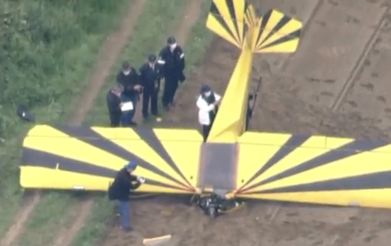 日本茨城縣一架輕航機20日上午墜毀，機上2人罹難。（圖翻攝自推特）