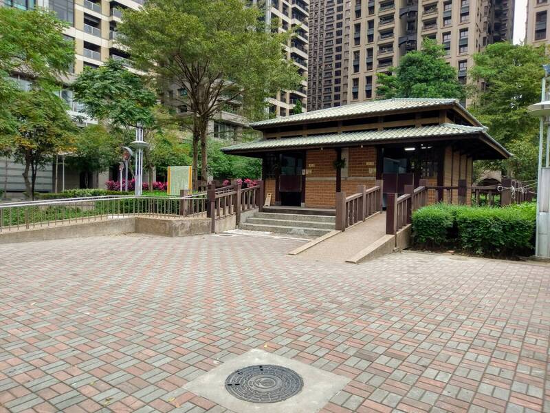 新北市板橋福德公園公廁完成污水接管，可有效減少臭味。（圖由水利局提供）