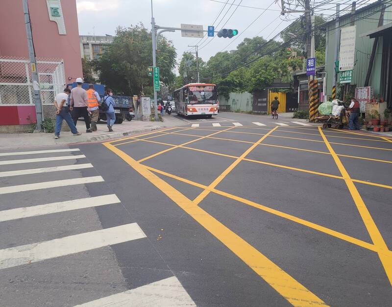 新北市板橋區僑中二街附近因地勢地漥，遇豪大雨容易積、淹水。（圖由水利局提供）