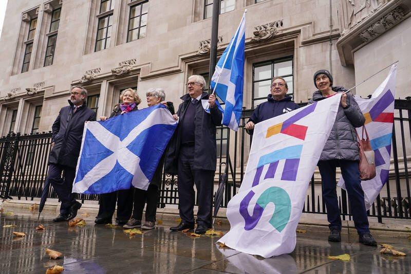 英國最高法院今（23）日裁定，蘇格蘭政府不可以在未獲英國國會批准下於明年舉辦第2次獨立公投，這使得蘇格蘭脫英民族主義支持者受到嚴重打擊。（美聯）