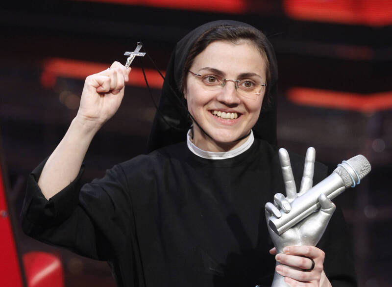 义大利修女克莉丝蒂娜（Cristina Scuccia）获2014年「义大利之声」冠军，天籁歌声惊艳全球，如今她脱离修女生活。（美联社）(photo:LTN)